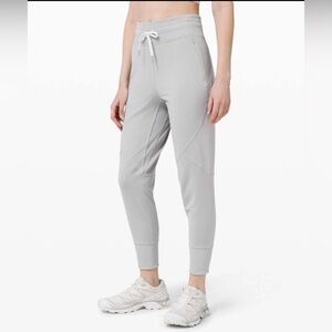 Lululemon Metro Miles Jogger - Size 8